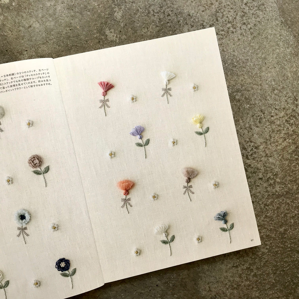 Embroidery designs on fabric | 刺繍で描く、布もよう