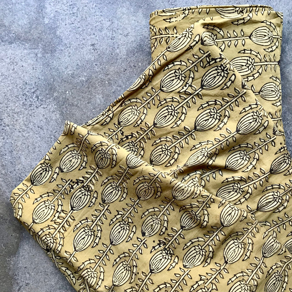 Indienne 4283325 Beige fabric with floral pattern on a gray surface