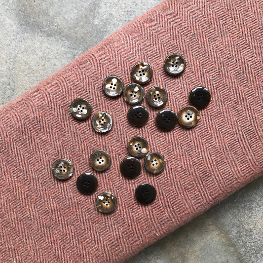 Recycled Mother of Pearl Buttons 31820