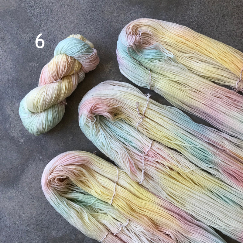 Mondim tingido por Dyevergent Yarn