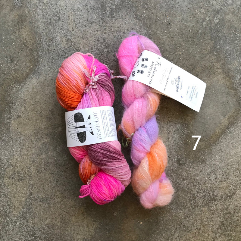 Mondim tingido por Dyevergent Yarn