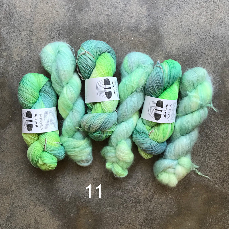 Mondim tingido por Dyevergent Yarn