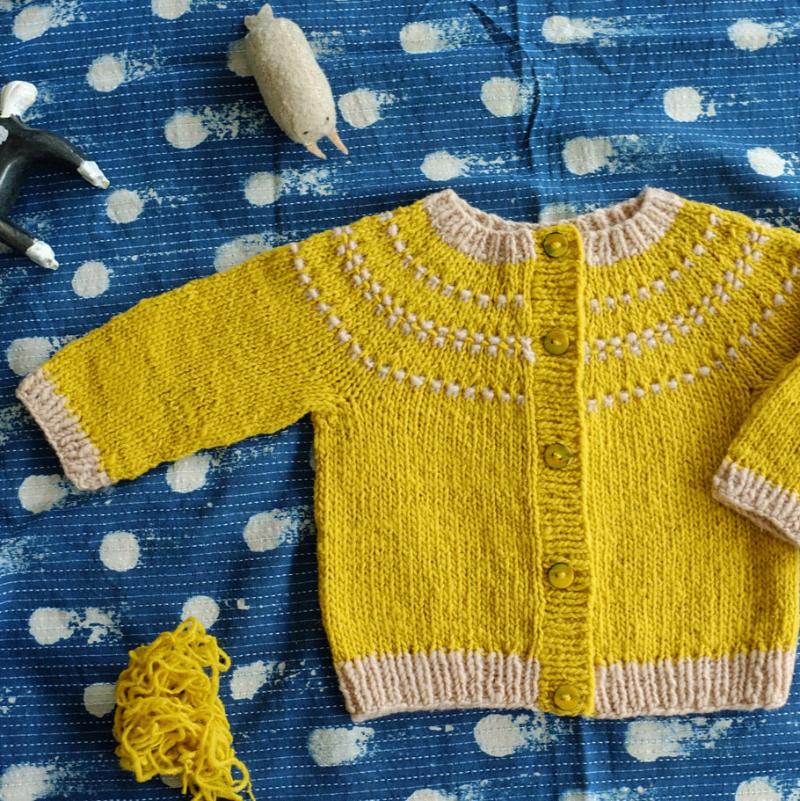 Arnica baby cardigan in João