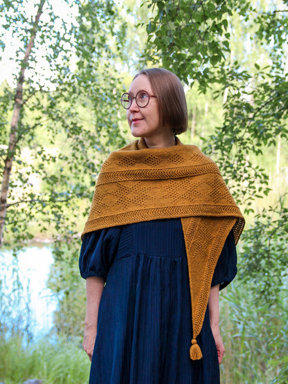 Oisin shawl in Mondim B580, featuring textured geometric patterns and a tassel detail.