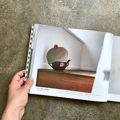 Sashiko Design Book 2: SASHIKO Modern Style 2 30 | 刺し子デザイン帖　２: ＳＡＳＨＩＫＯ　Ｍｏｄｅｒｎ　Ｓｔｙｌｅ　２　３０