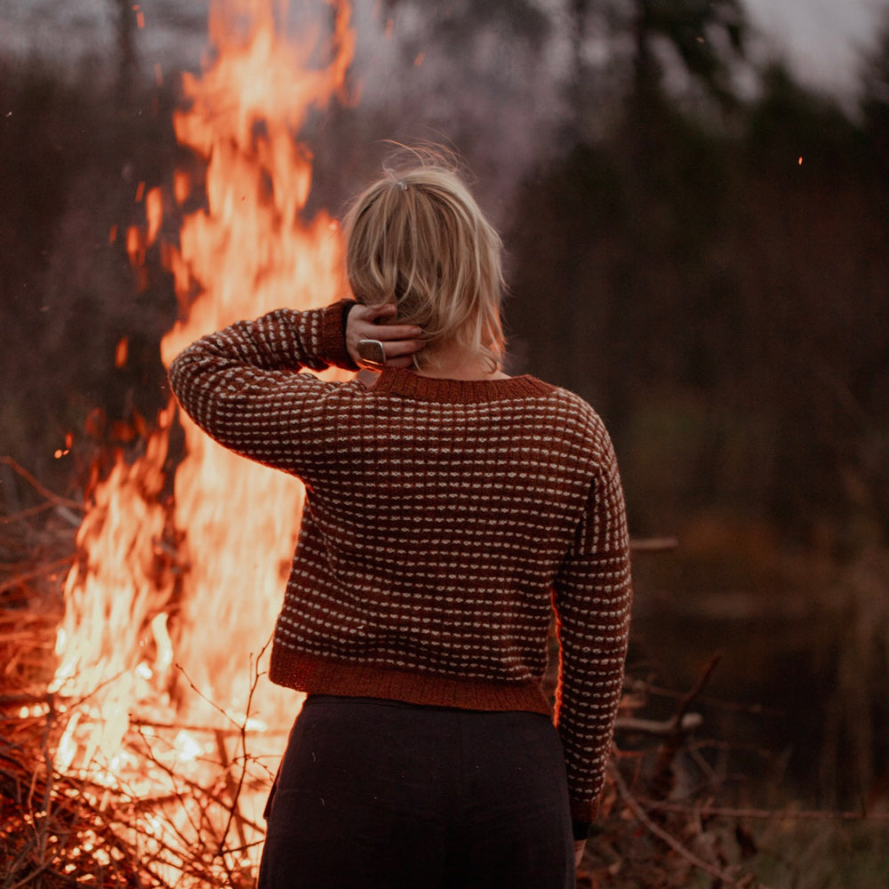 The Island and the Forest: A Knitted Correspondence