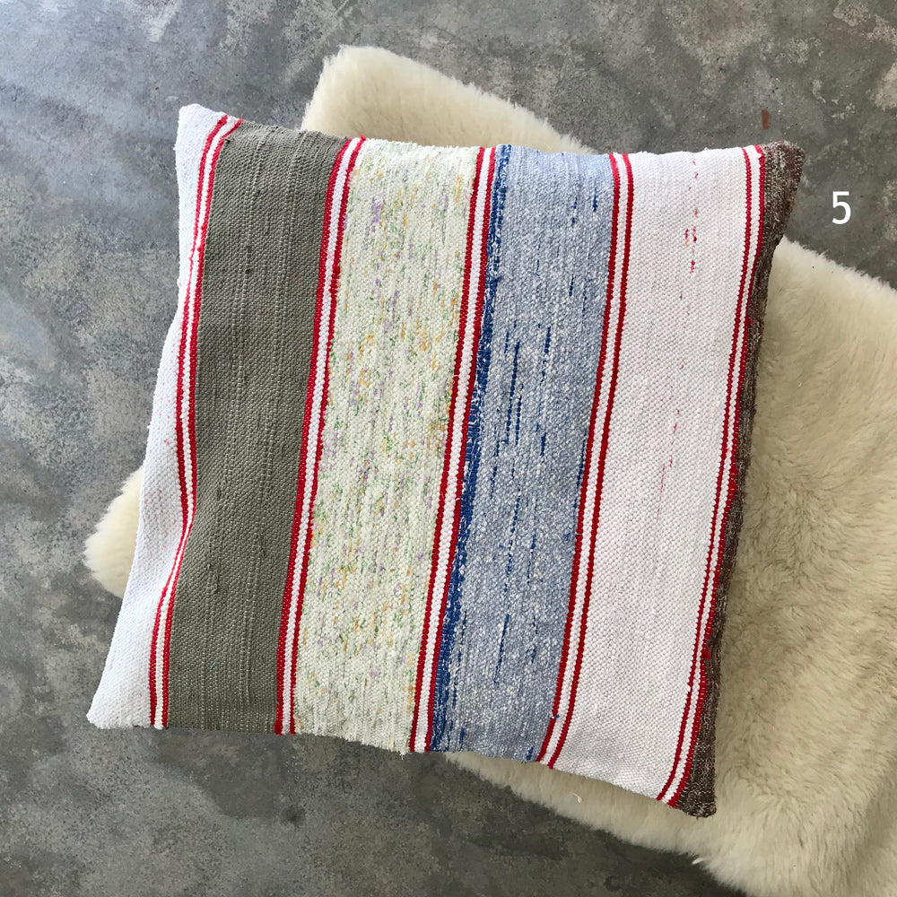 Almofada | Handwoven rag pillow