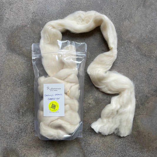 Native Portuguese sheep wool for spinning and felting